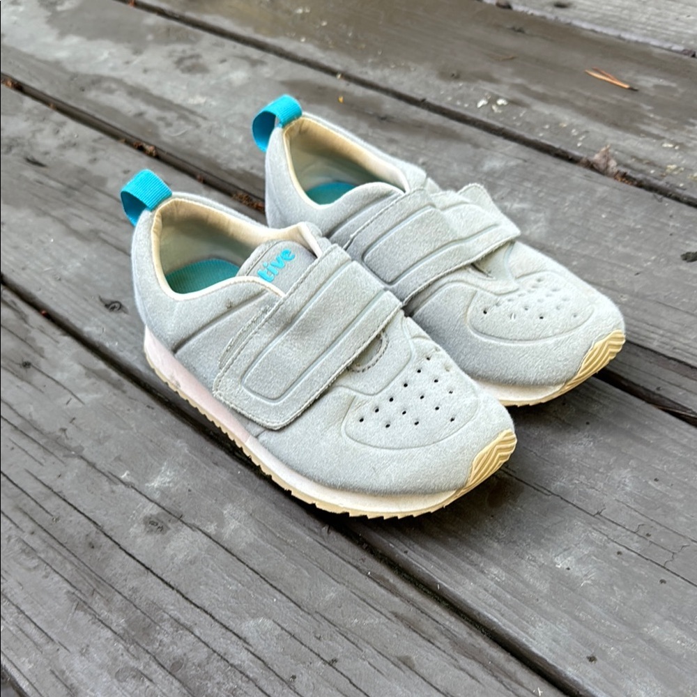 Native gray kids sneakers Velcro strap size 1 (big kid)
